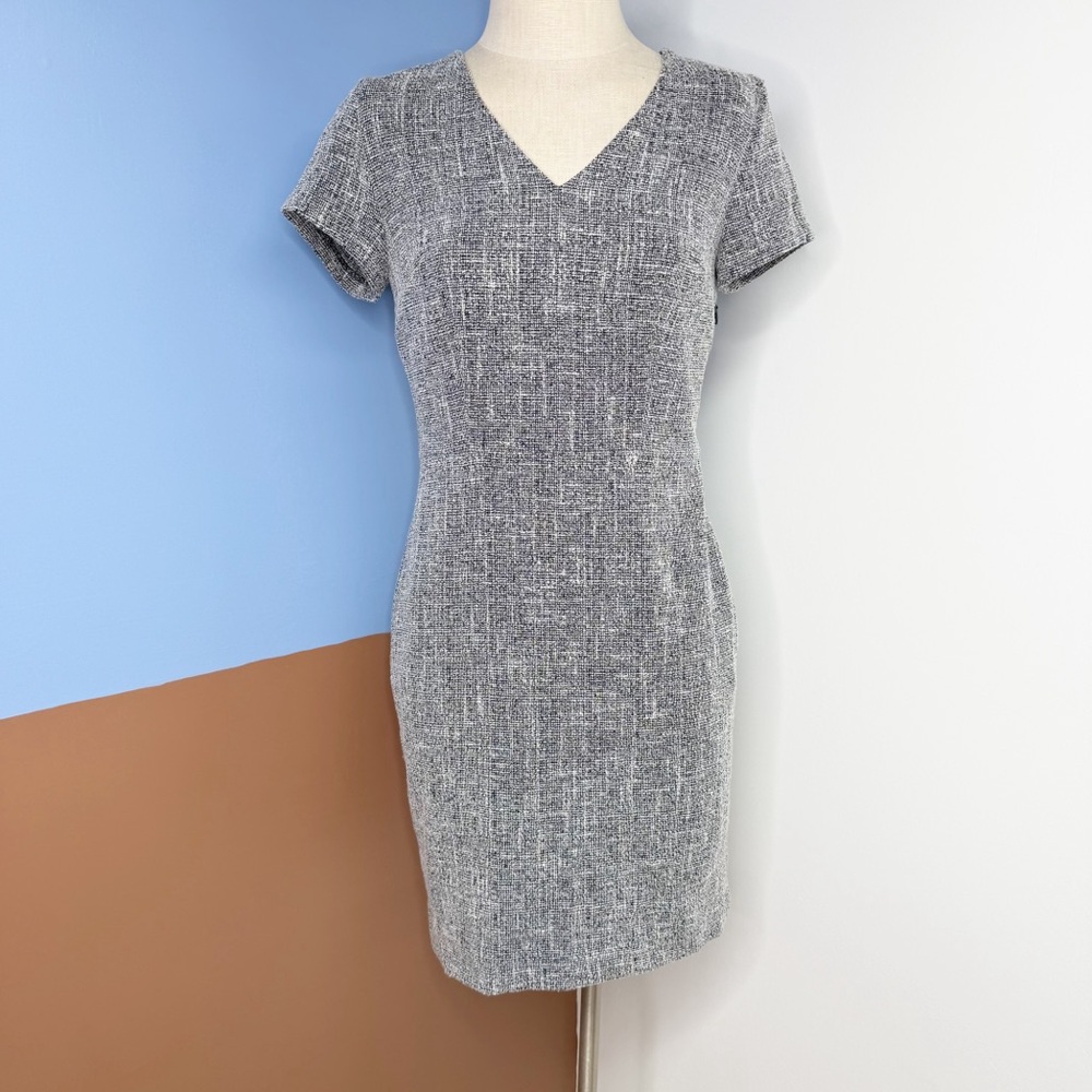 Banana Republic short-sleeve grey tweed v neck sheath dress size 4
